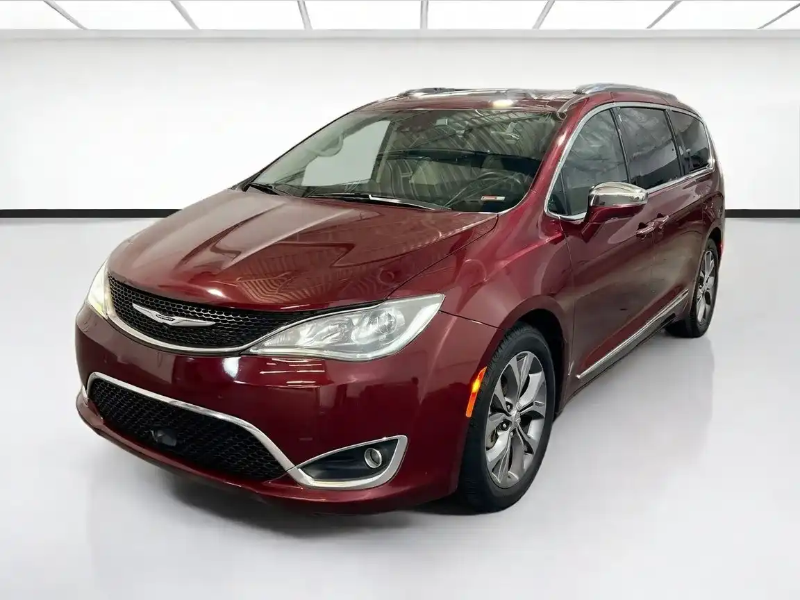 2020 Chrysler Pacifica Limited's photo