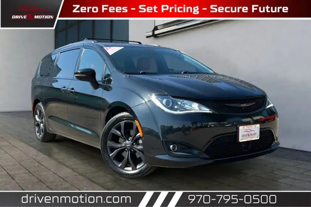 2020 Chrysler Pacifica Limited Red S's photo