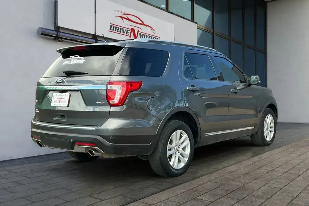 2018 Ford Explorer XLT 4WD photo 4