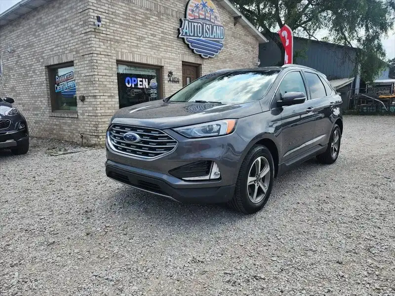2019 Ford Edge SEL's photo