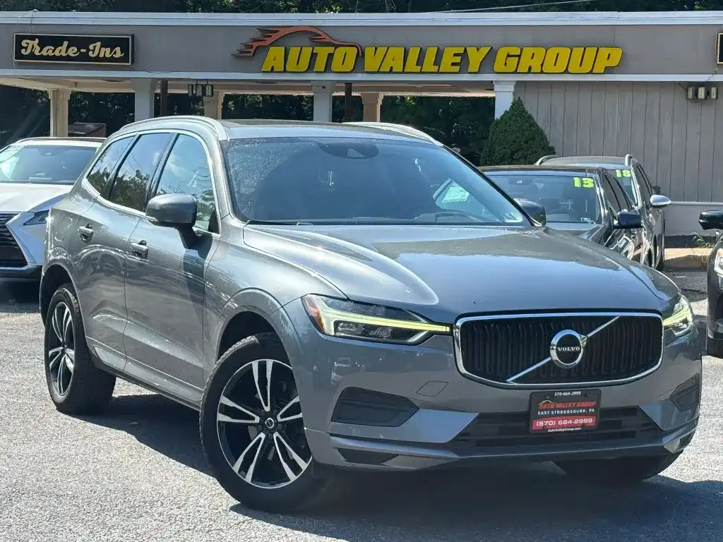 2020 Volvo XC60 T5 Momentum AWD's photo