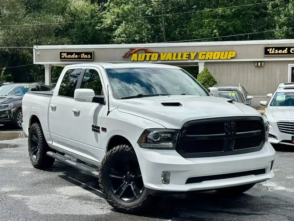 2017 RAM 1500 Night 4x4 Crew Cab 5'7's photo