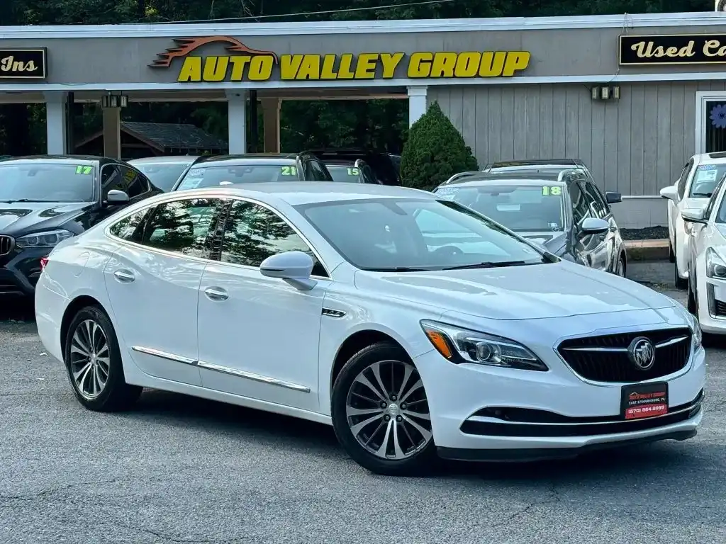 2017 Buick LaCrosse Essence's photo