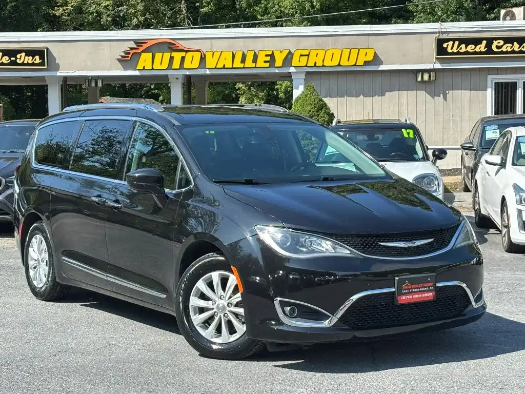 2019 Chrysler Pacifica Touring L's photo
