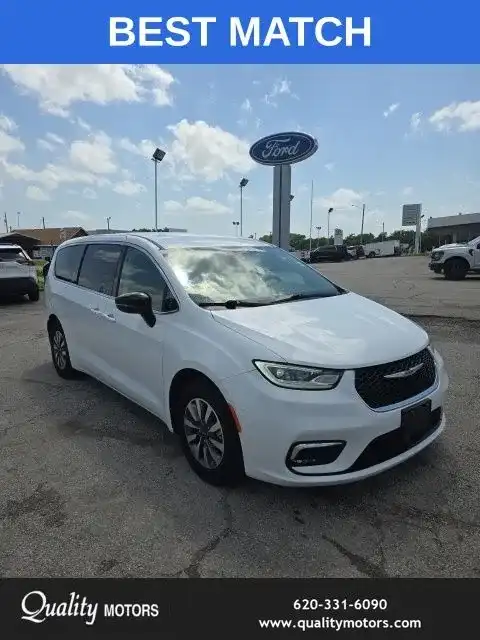 2024 Chrysler Pacifica Hybrid Select PHEV's photo