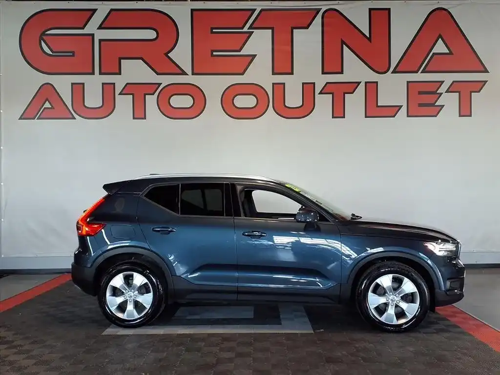 2021 Volvo XC40 T4 Momentum's photo
