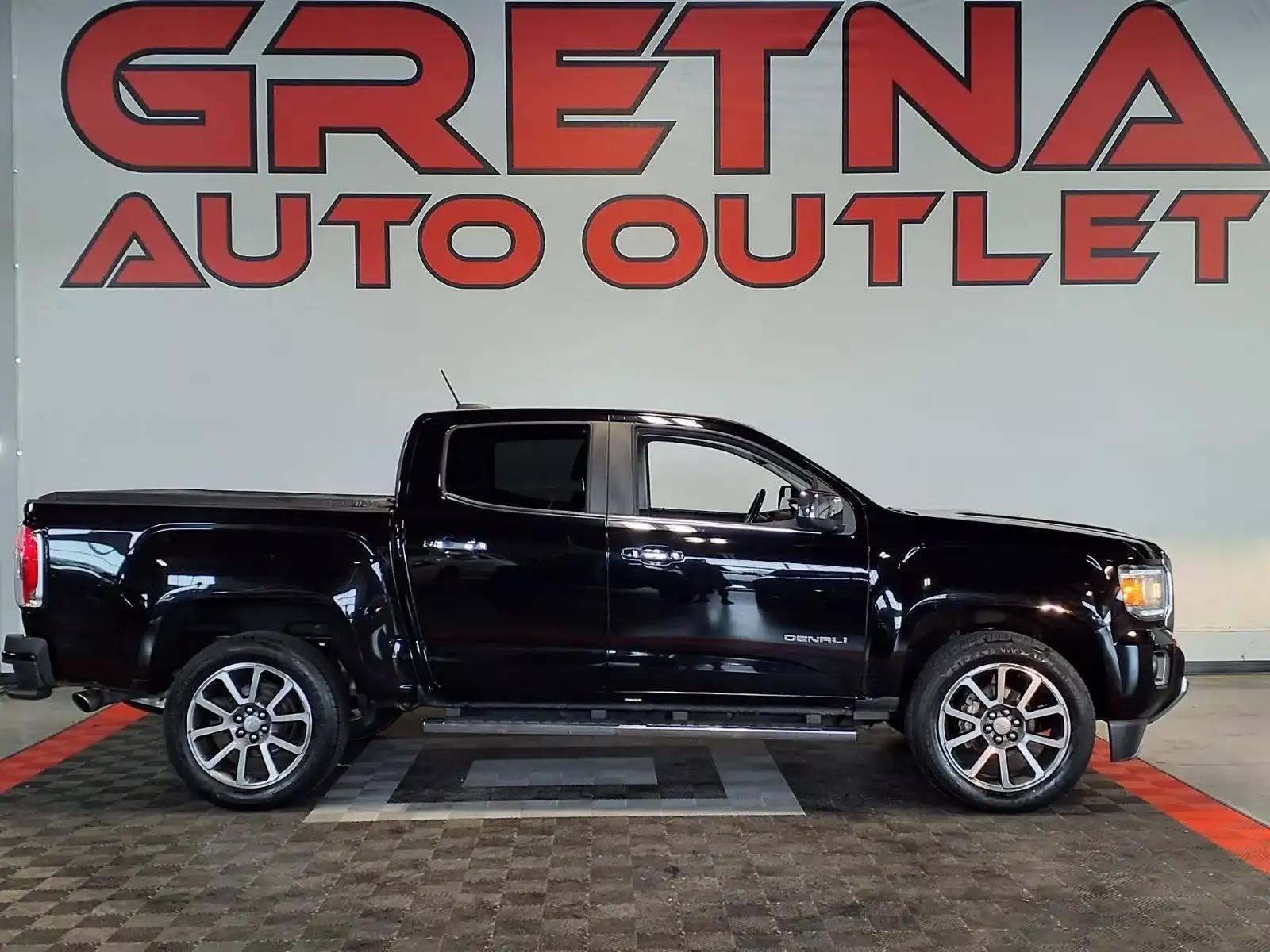 2020 GMC Canyon Denali 4WD Crew Cab Short Box's photo