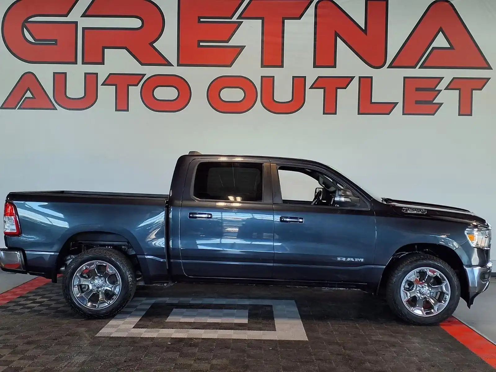 2019 RAM 1500 Big Horn/Lone Star 4x4 Crew Cab 5'7's photo