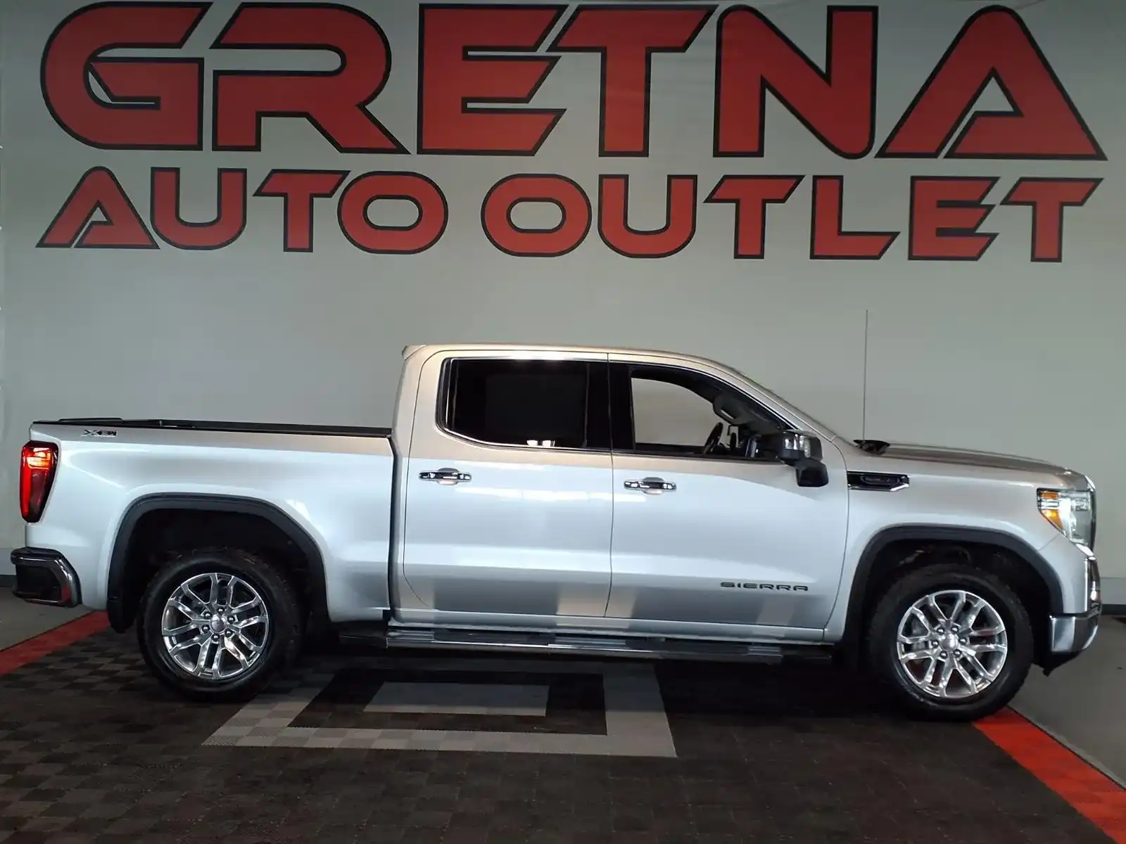 2020 GMC Sierra 4WD Crew Cab Short Box SLT's photo