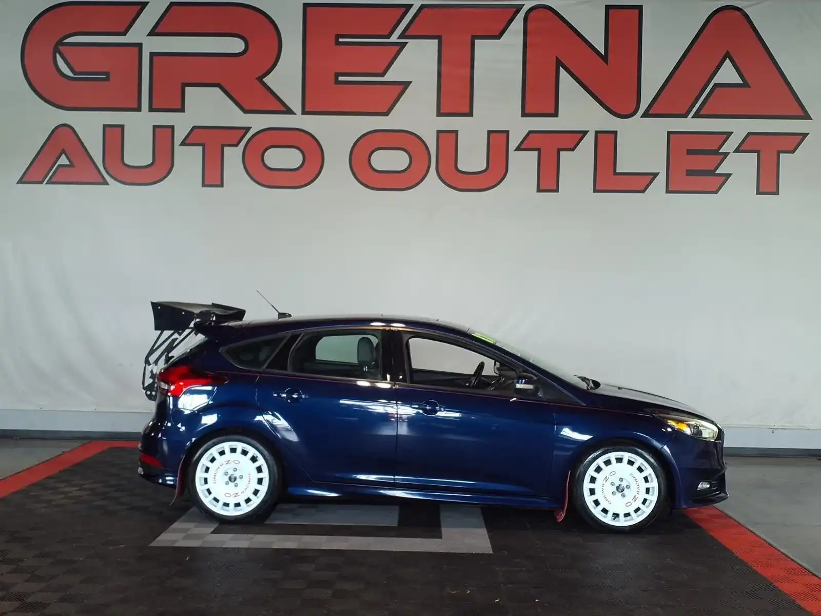 2017 Ford Focus ST Hatchback 5-Door's photo