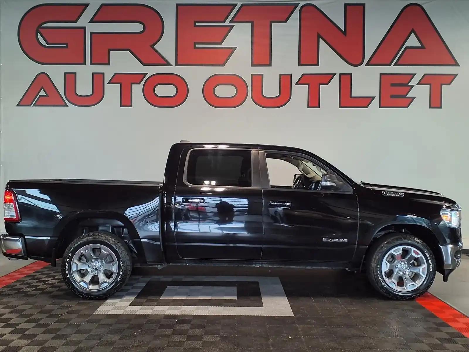 2020 RAM 1500 Big Horn/Lone Star 4x4 Crew Cab 5'7's photo