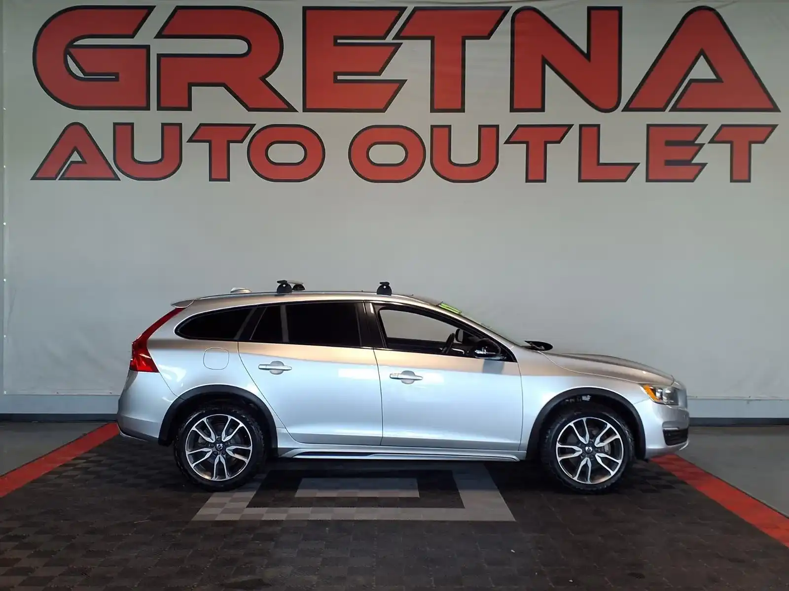 2017 Volvo V60 T5 AWD Cross Country's photo