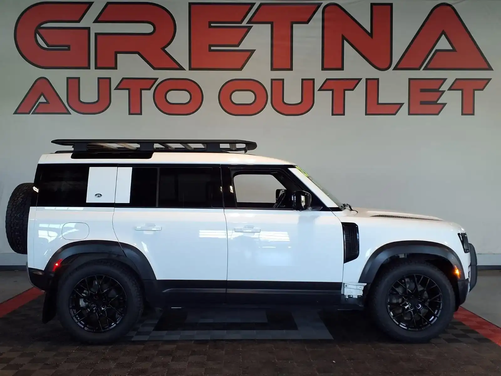 2023 Land Rover Defender S's photo