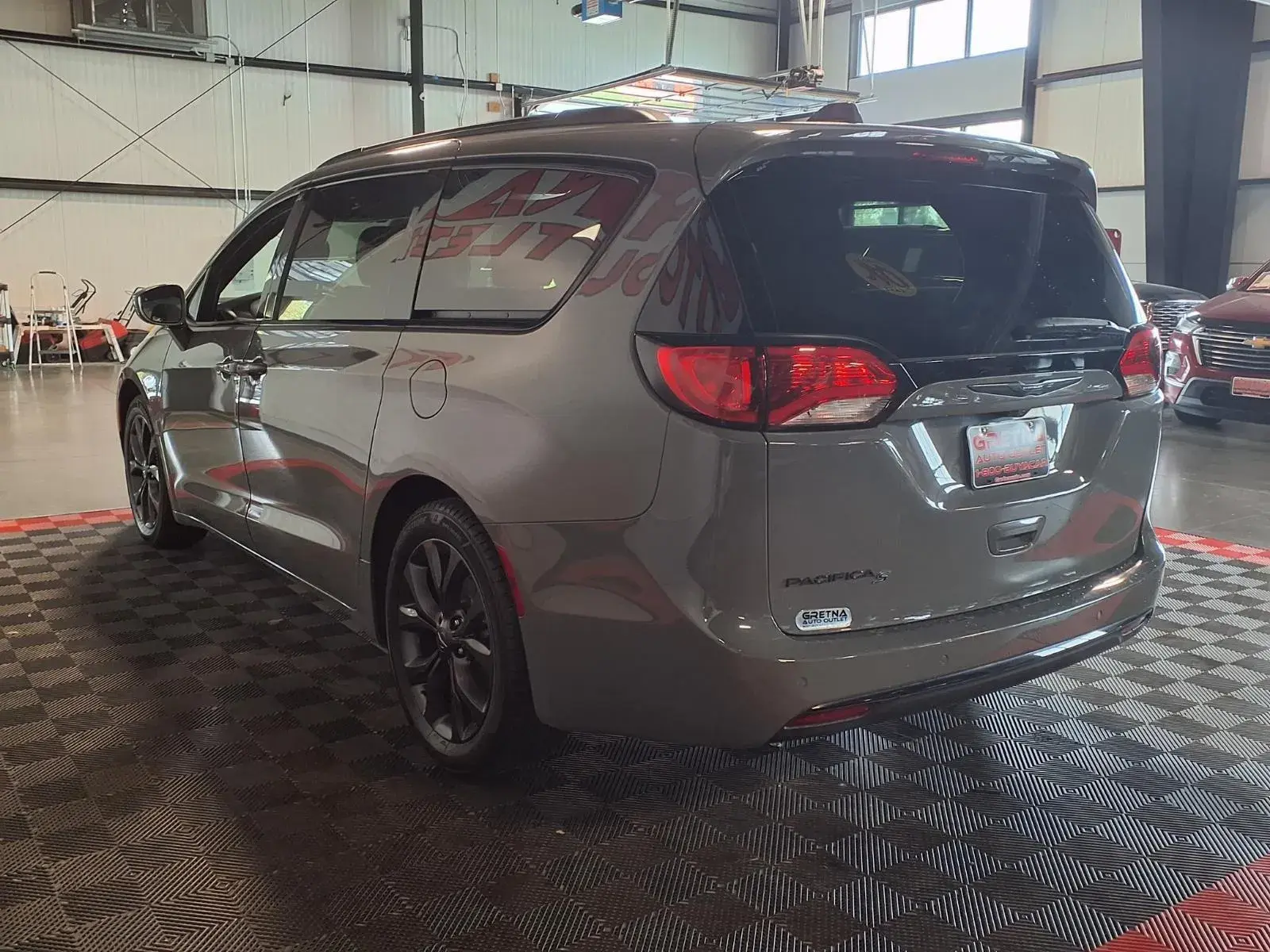 2020 Chrysler Pacifica Touring photo 5