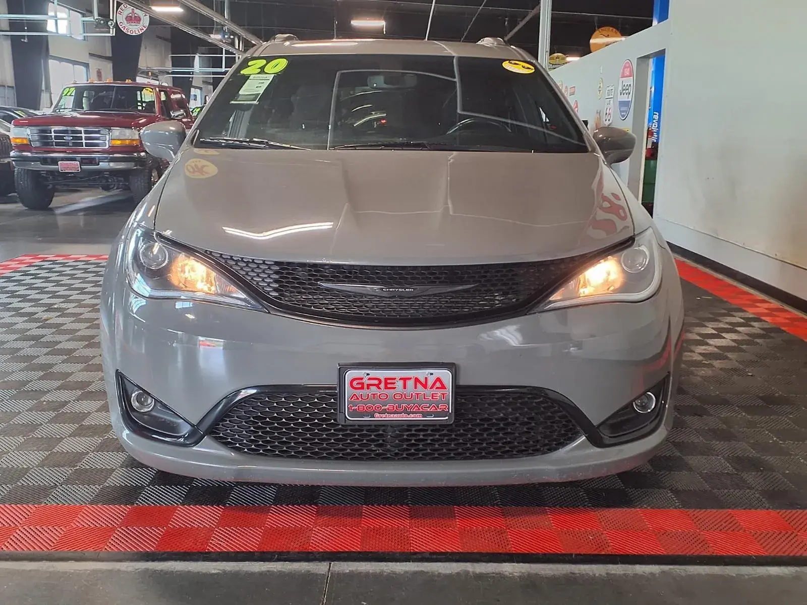 2020 Chrysler Pacifica Touring photo 3