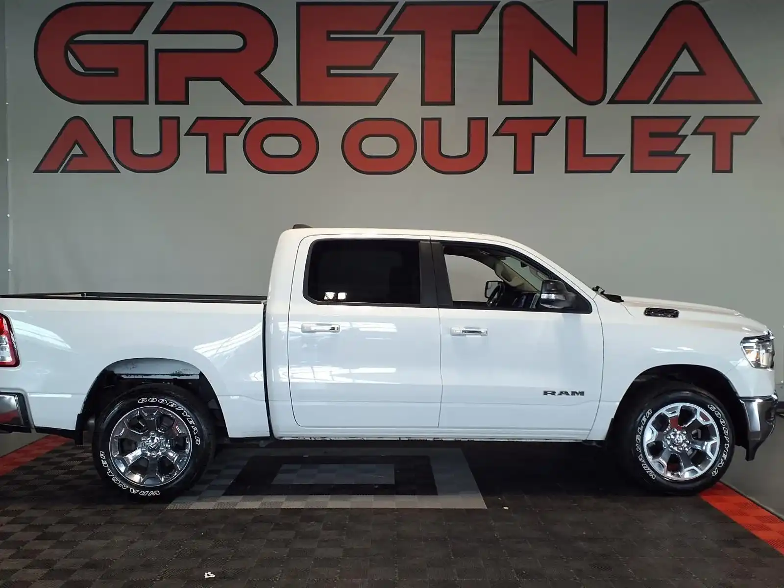 2020 RAM 1500 Big Horn/Lone Star 4WD Crew Cab 5'7's photo