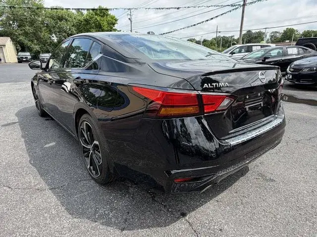 2023 Nissan Altima 2.5 SR photo 3