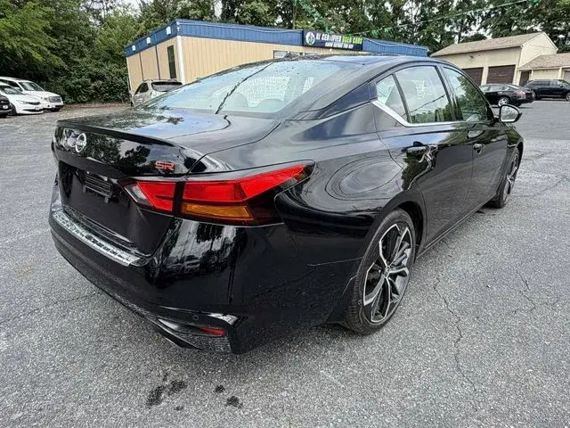 2023 Nissan Altima 2.5 SR photo 5