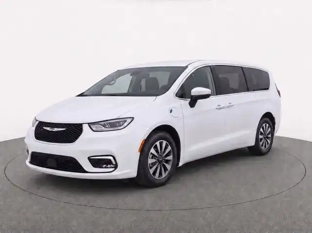 2023 Chrysler Pacifica Hybrid Touring L Hybrid's photo