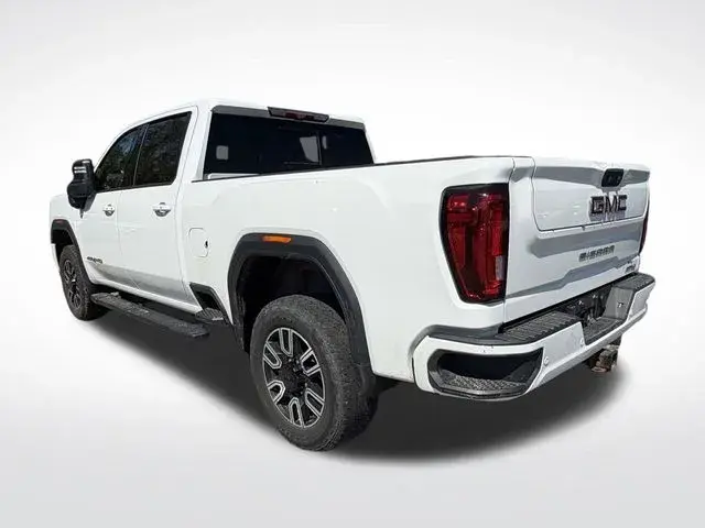 2020 GMC Sierra AT4 4WD Crew Cab Standard Box photo 3