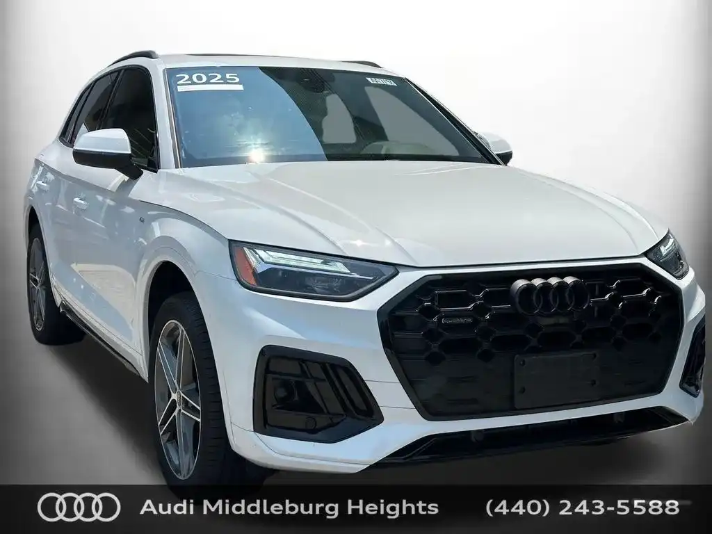 2025 Audi Q5 55 e Premium Plus's photo