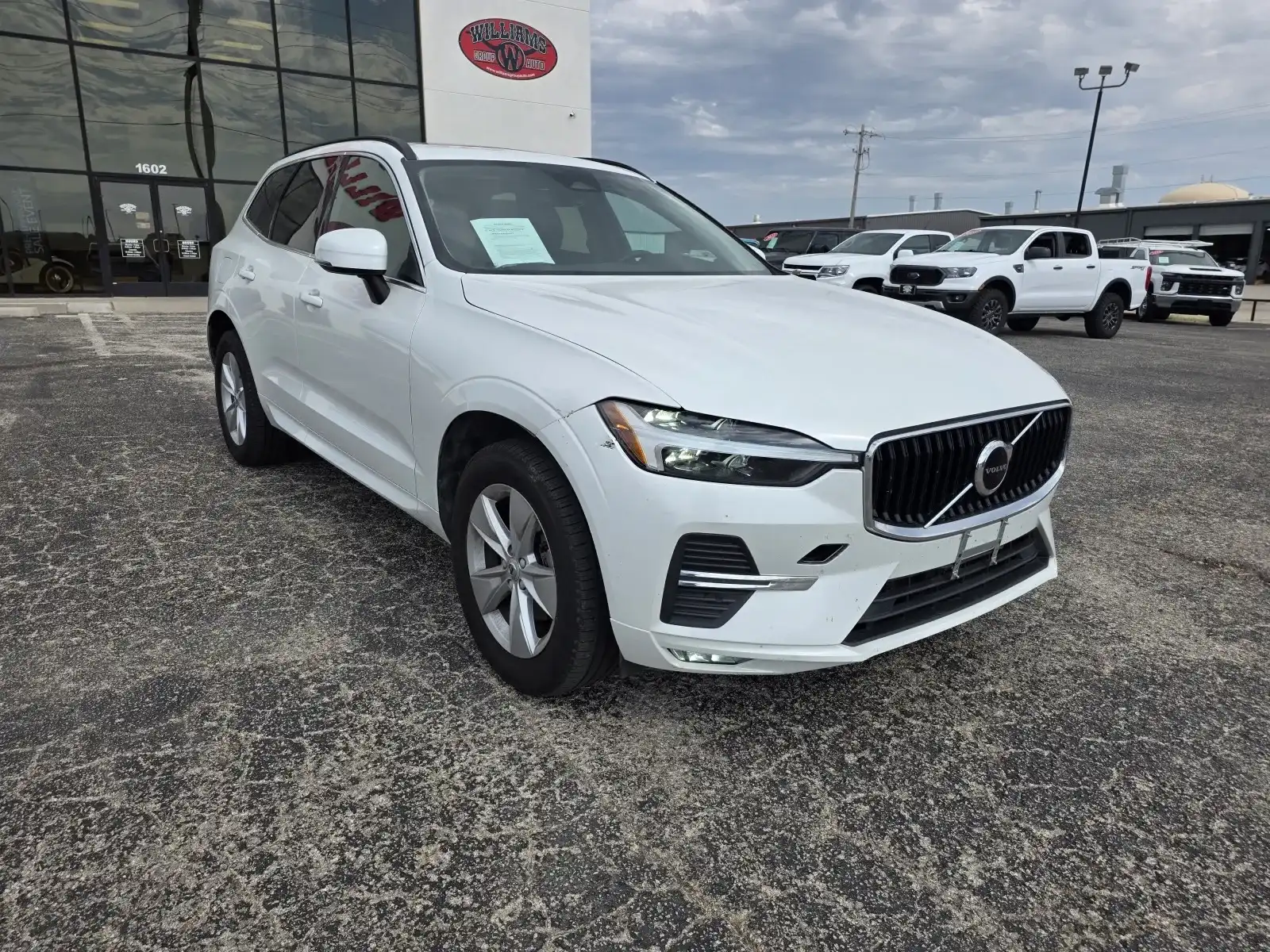 2022 Volvo XC60 B5 Momentum AWD's photo