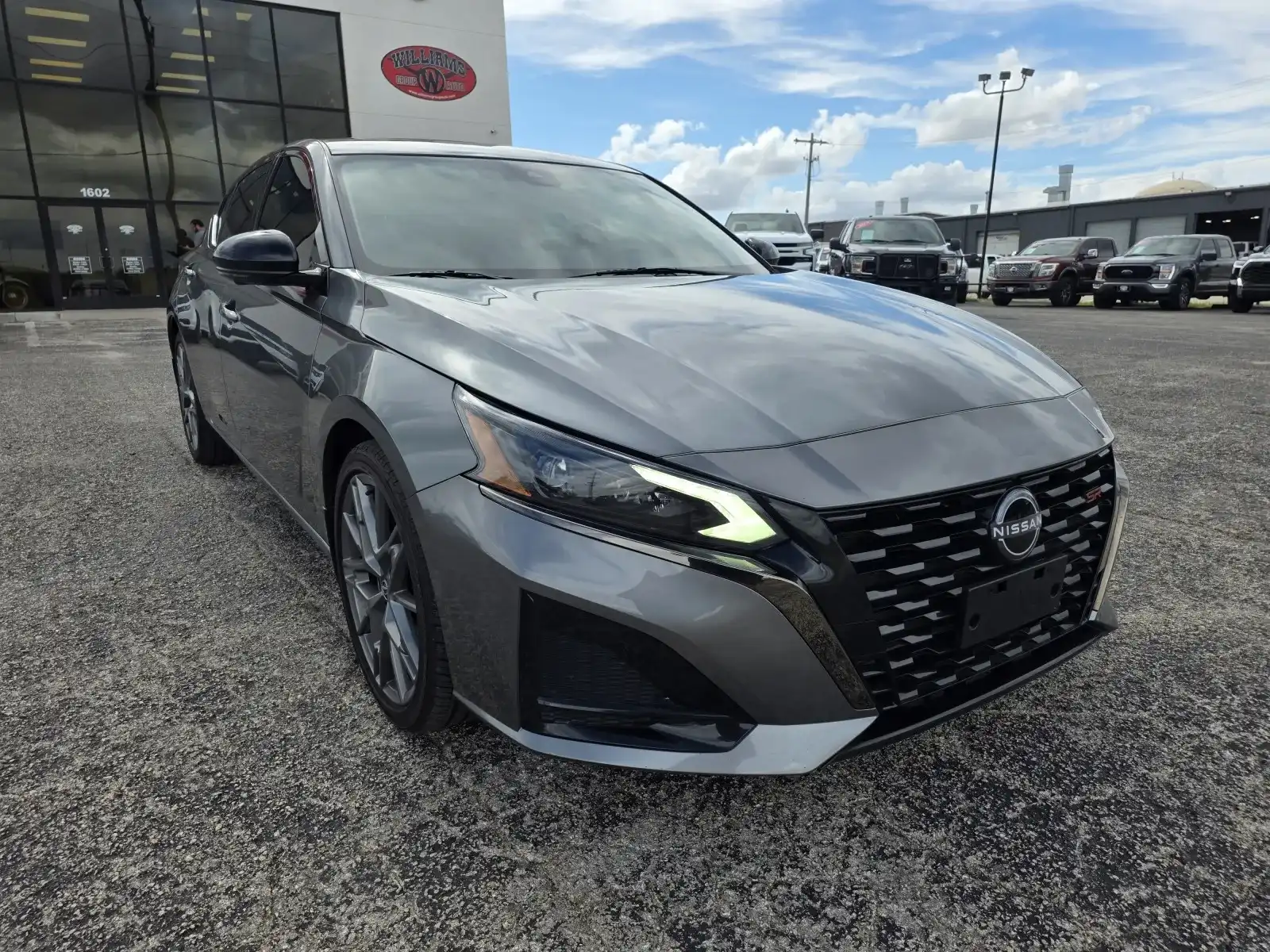 2023 Nissan Altima 2.0 VC-T SR's photo