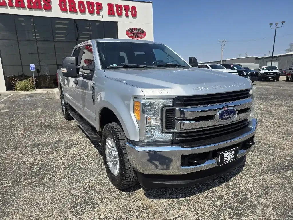 2017 Ford F-250 XL 4WD Crew Cab 6-3/4' Box's photo