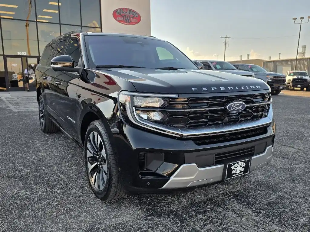 2025 Ford Expedition Platinum 4WD MAX's photo