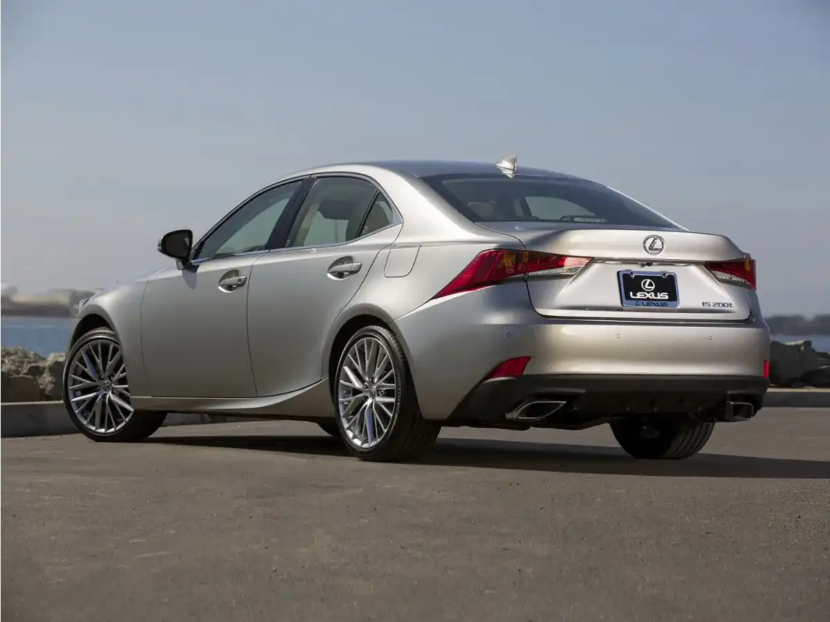 2017 Lexus IS 350 200t's photo
