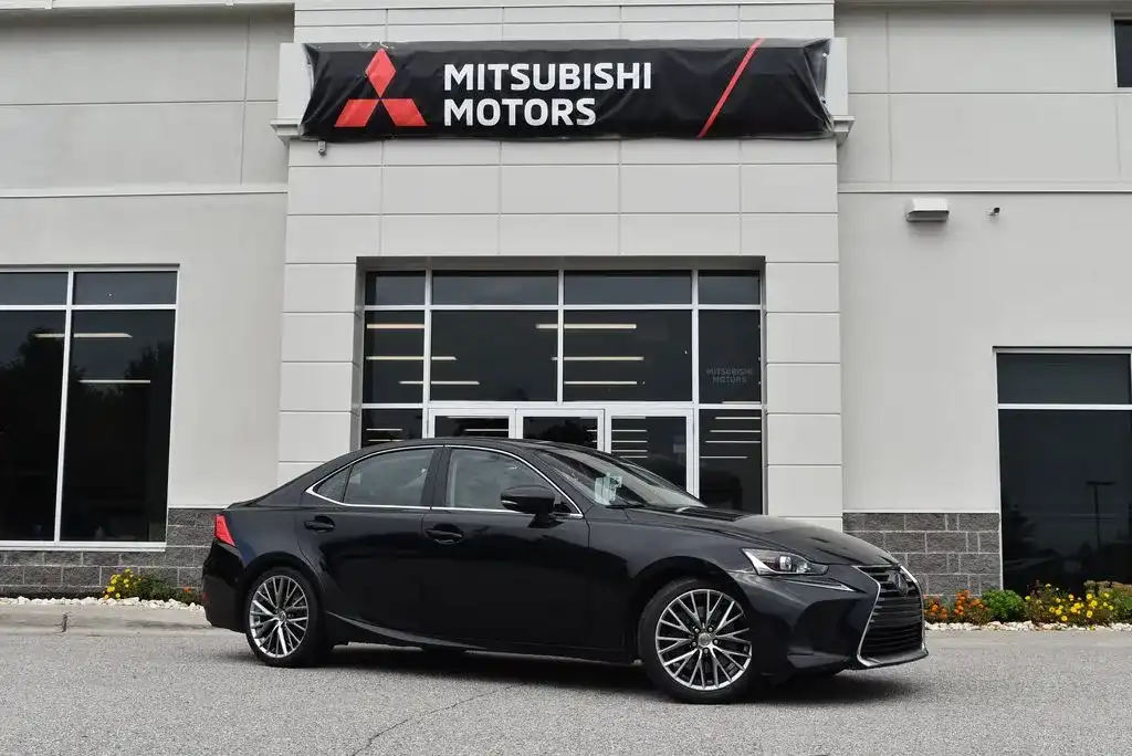 2017 Lexus IS 350 200t's photo