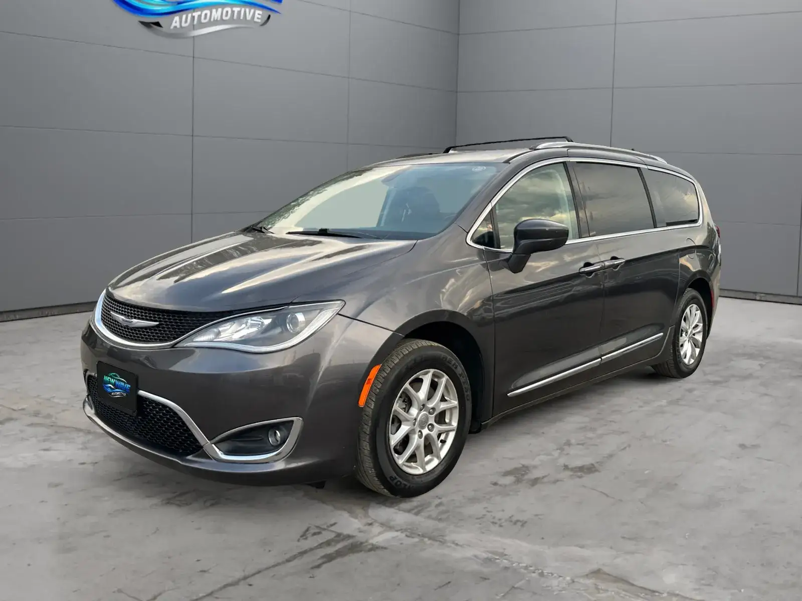 2020 Chrysler Pacifica Touring L photo 1