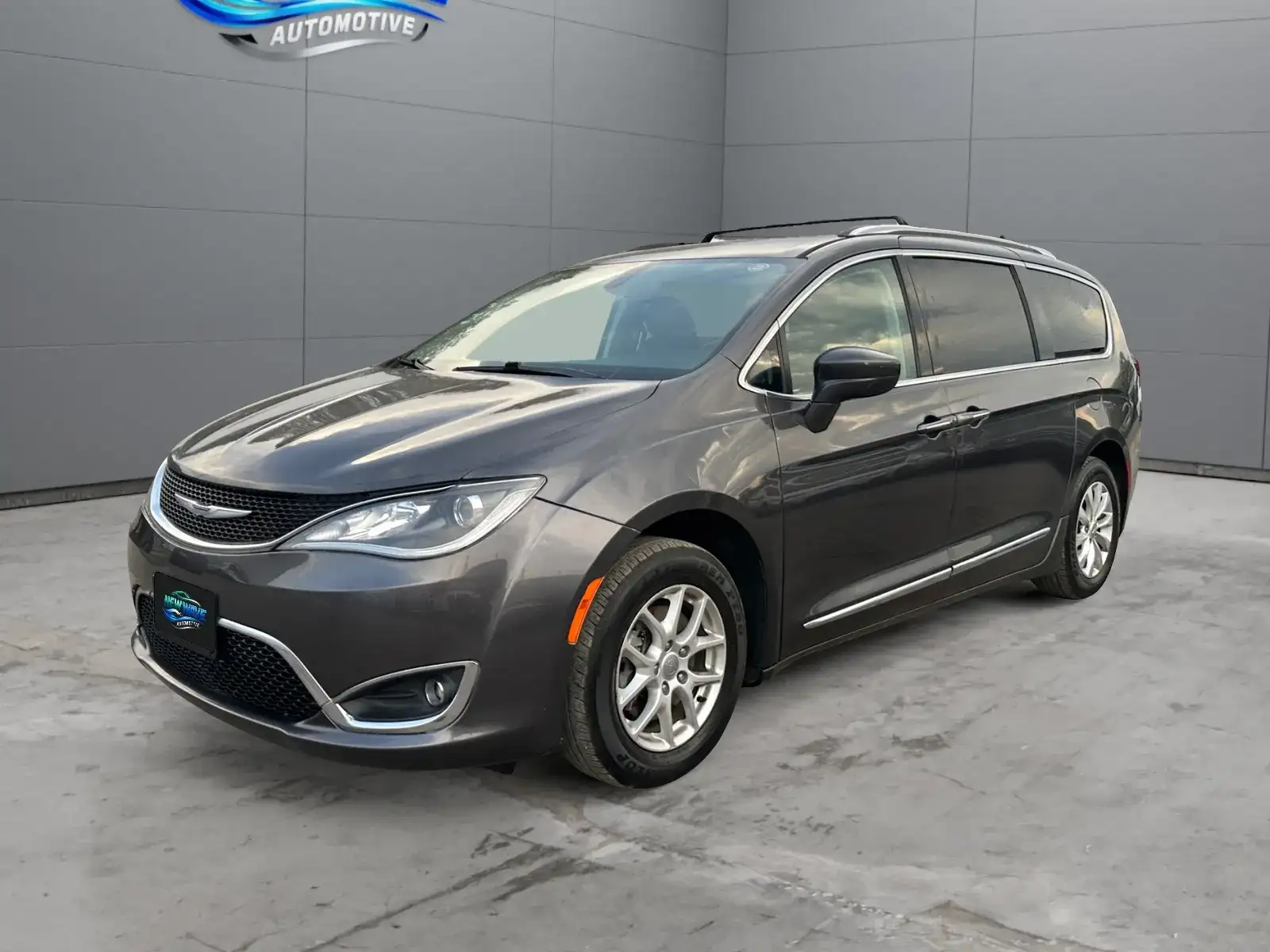 2020 Chrysler Pacifica Touring L's photo