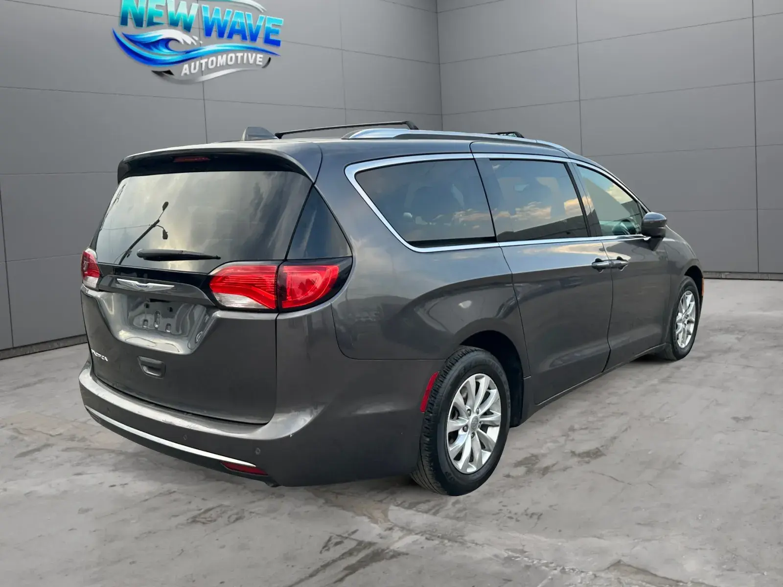 2020 Chrysler Pacifica Touring L photo 5