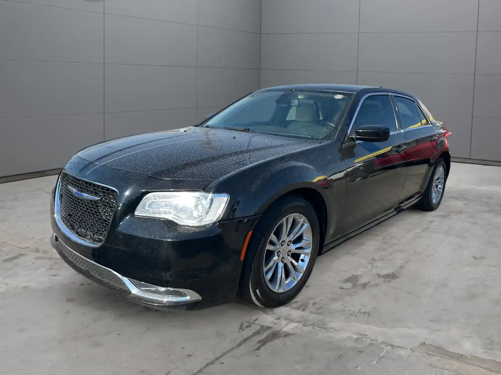 2019 Chrysler 300 Touring's photo