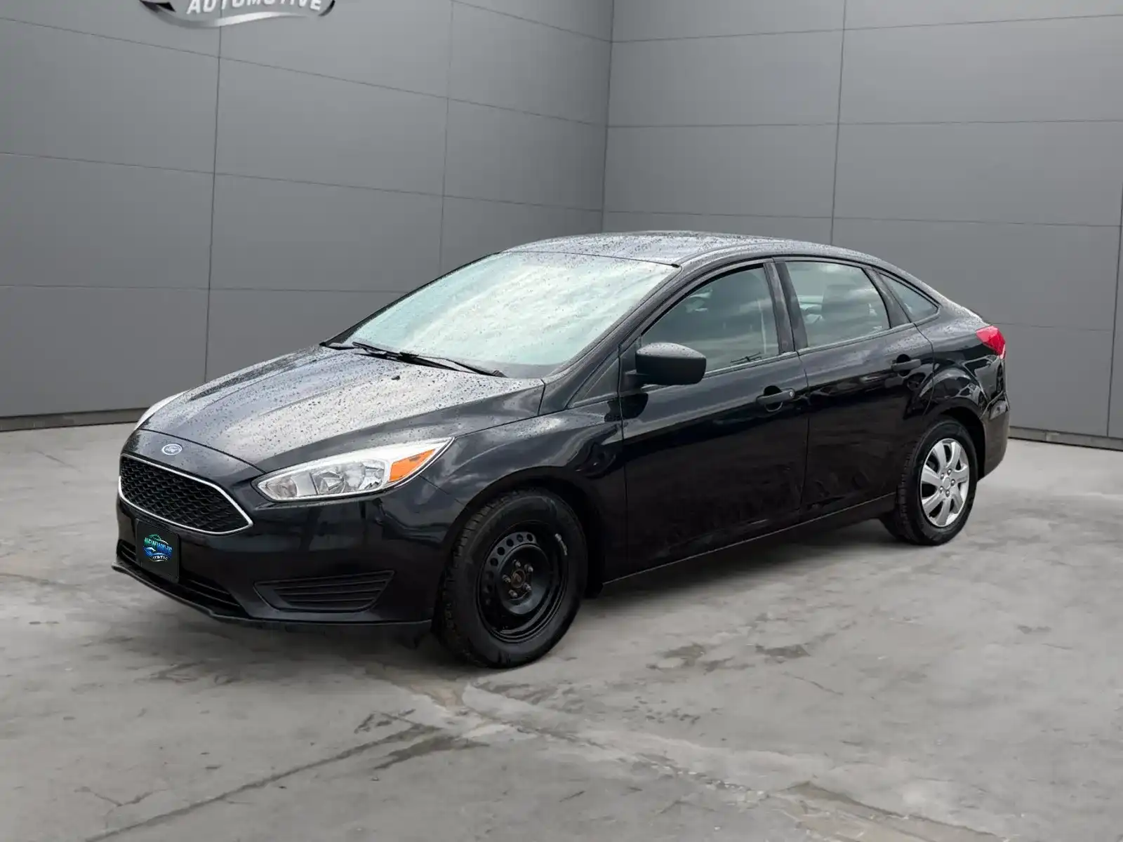 2018 Ford Focus Sedan S's photo