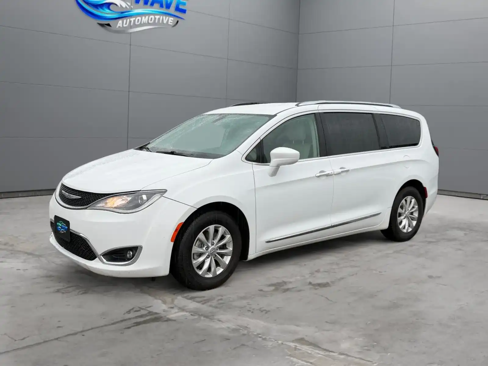 2018 Chrysler Pacifica Touring L's photo