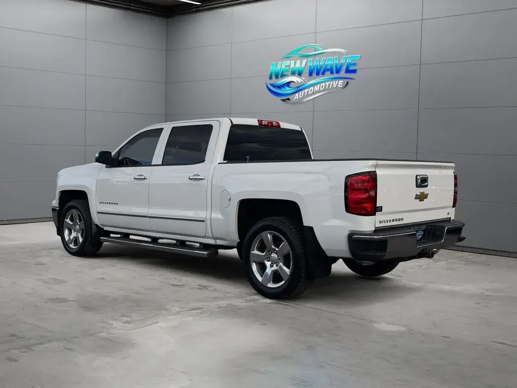 2014 Chevrolet Silverado 1500 LT Crew Cab Short Box photo 3