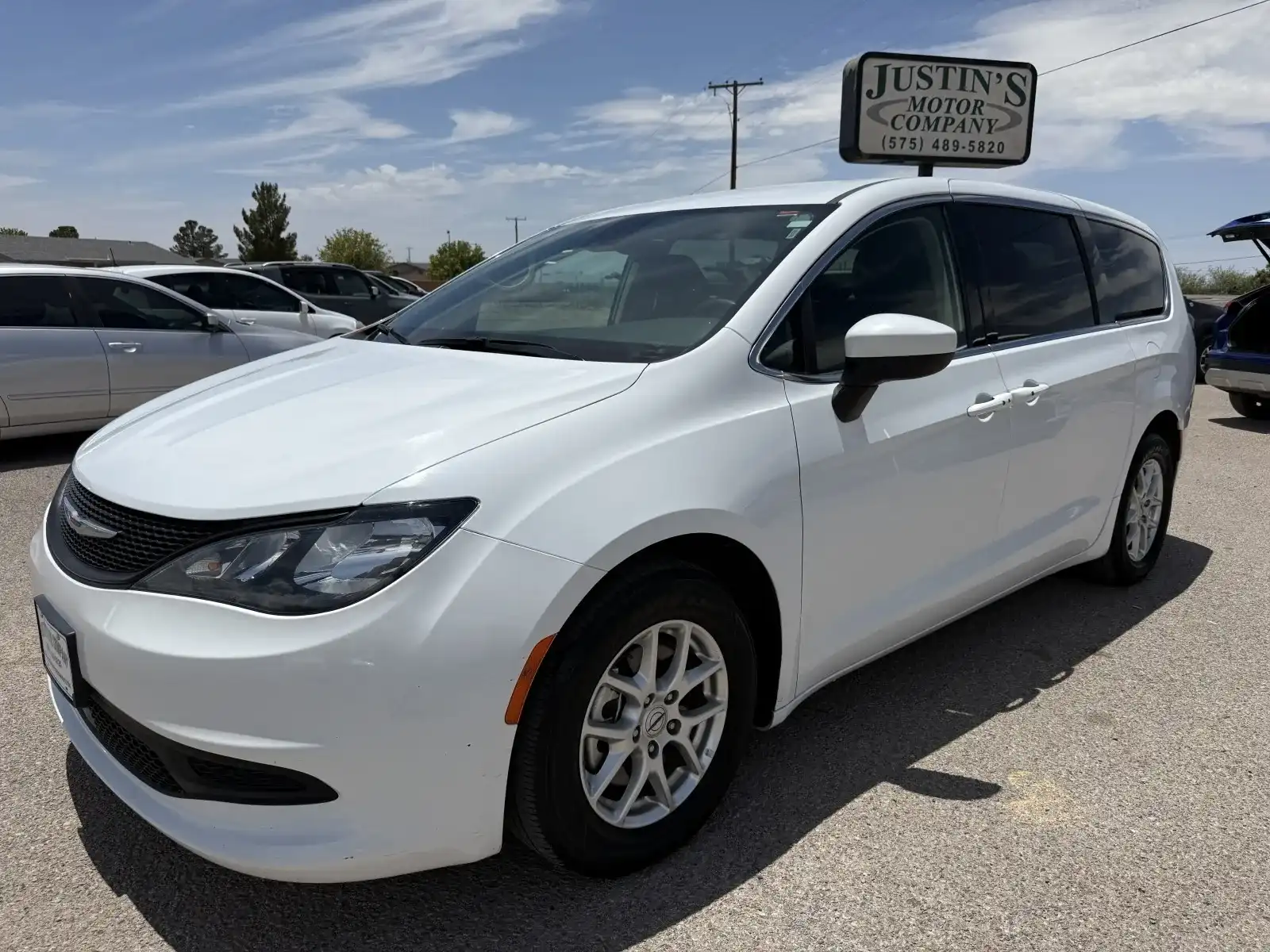 2023 Chrysler Voyager LX's photo
