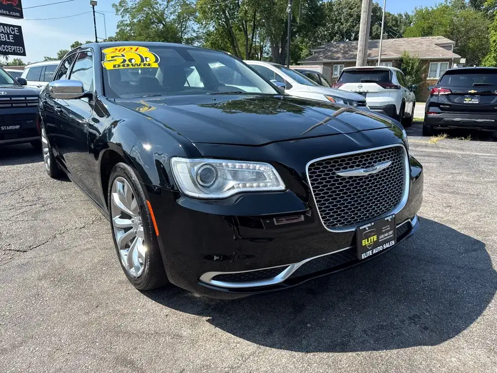 2021 Chrysler 300 Touring's photo