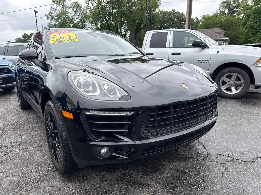 2018 Porsche Macan Sport Edition's photo