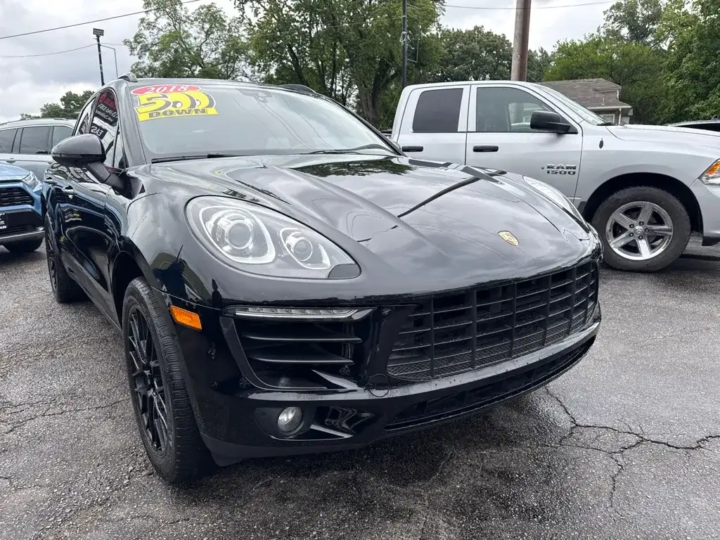 2018 Porsche Macan Sport Edition's photo