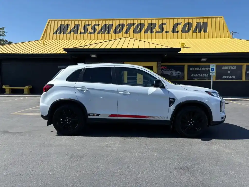 2024 Mitsubishi Outlander Sport 2.0 SE AWC CVT's photo