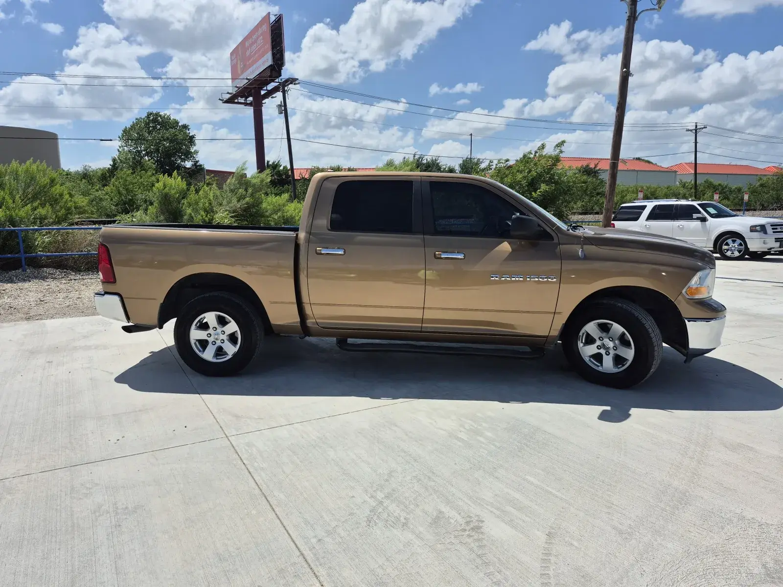 2012 RAM 1500 SLT Crew Cab photo 5