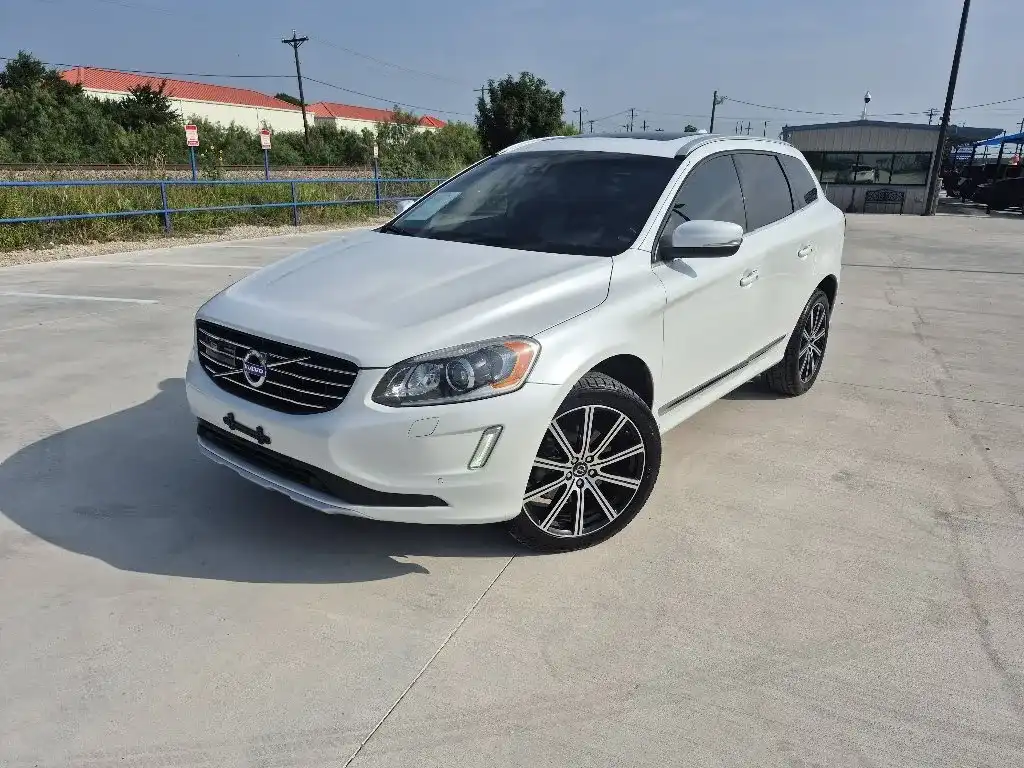 2015 Volvo XC60 T6 FWD Auto Platinum's photo