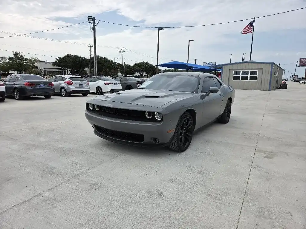 2018 Dodge Challenger SXT's photo