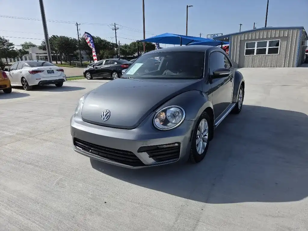 2019 Volkswagen Beetle 2.0T S Auto's photo