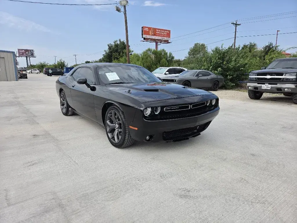 2018 Dodge Challenger SXT Plus photo 3