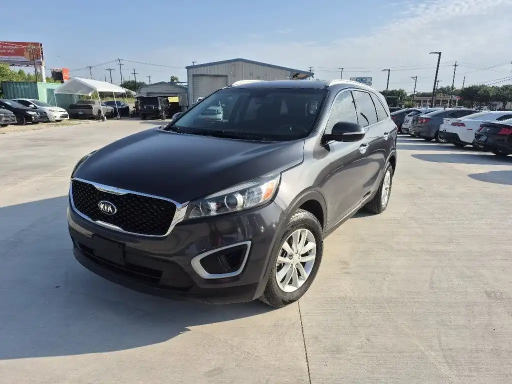 2017 Kia Sorento LX AT's photo
