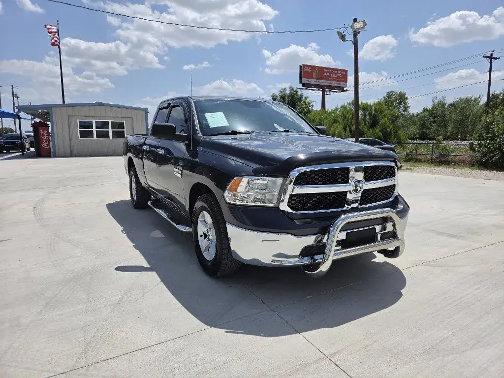 2015 RAM 1500 SLT Quad Cab photo 3